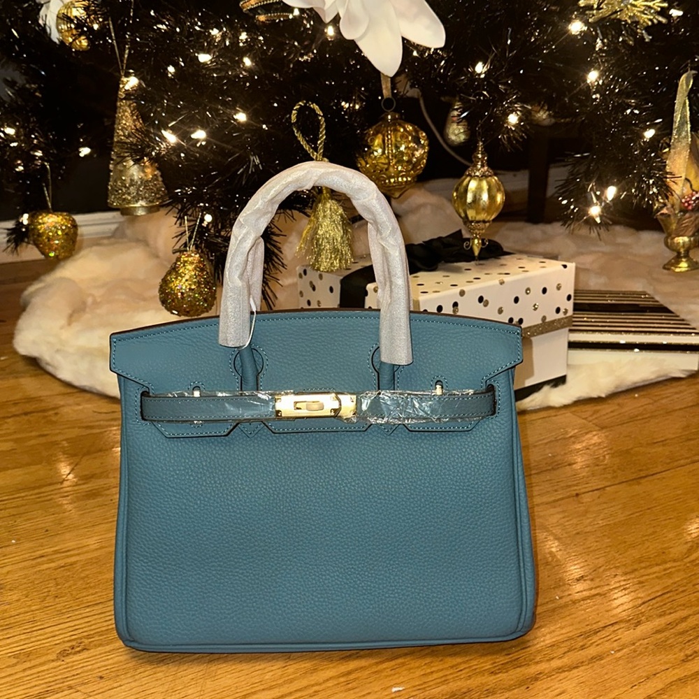 🗣️🆕Luxury top handle tote... The Gwen